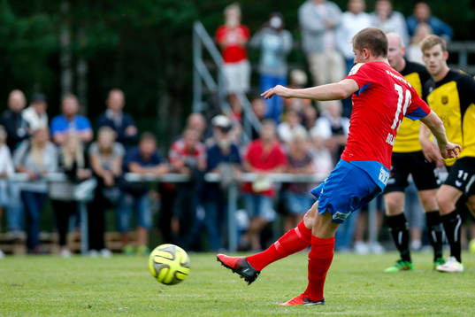 Helsingborgs Darijan Bojanić gör 0-3 på straff