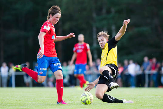 Helsingborgs Max Svensson mot  Gnosjös Viktor Nyström