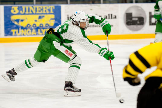 Rögles Timothy Liljegren skjuter