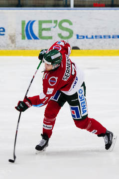 Frölundas Henrik Tömmernes skjuter