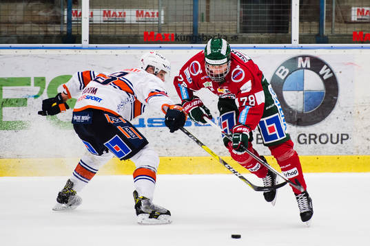 Växjös Oliver Bohm och Frölundas Kristian Vesalainen i