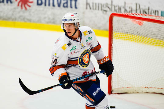Växjös Olli Palola har precis gjort 2-5-målet i tom kasse