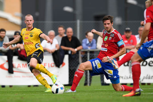 Elfsborgs Daniel Gustavsson och Gauthiods Erik Forsblad