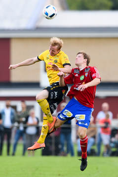Elfsborgs Simon Lundevall och Gauthiods Jonatan Nilsson