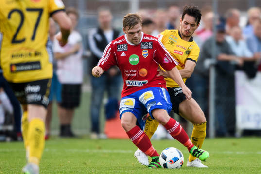 Gauthiods Simon Karlsson och Elfsborgs Liridon Gashi