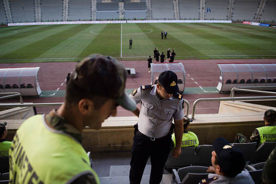 Militärer på Tofiq Bähramov-stadion  fotbollsmatchen i