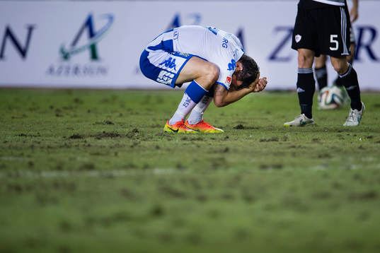IFK Göteborgs Mads Albaek tar sig för huvudet