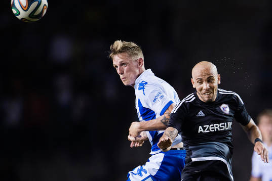 IFK Göteborgs Sören Rieks och Karabachs Richard Almeida