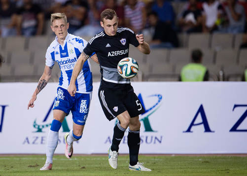 IFK Göteborgs Sören Rieks och Karabachs Maksim Medvedev