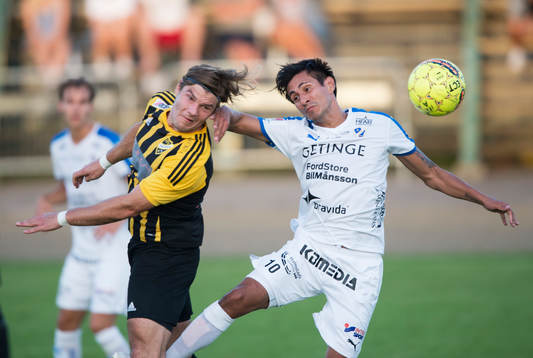 IFK Hässleholms Pontus Björnsson och Halmstads Antonio