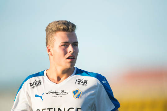 Halmstads Gabriel Gudmundsson i matchen i Svenska Cupen