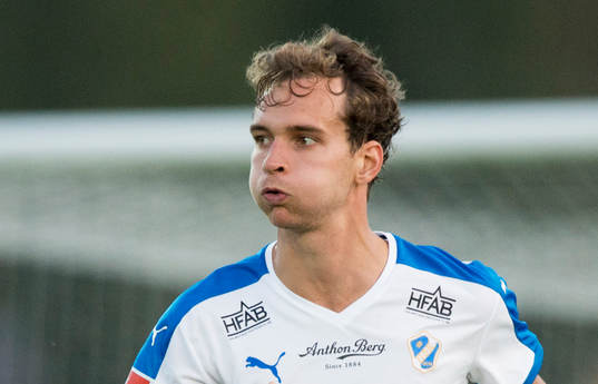 Halmstads Alexander Henningsson i matchen i Svenska Cupen