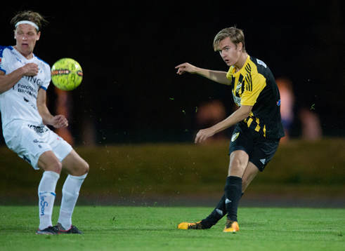 IFK Hässleholms Erik Åberg i matchen i Svenska Cupen