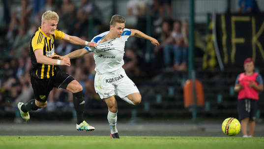 IFK Hässleholms Linus Svensson och Halmstads Gabriel
