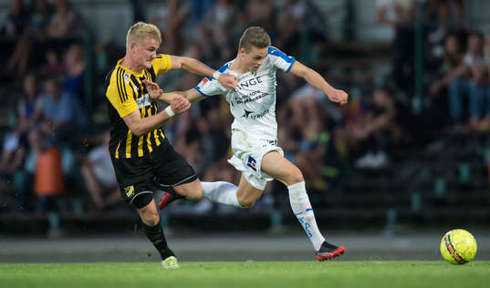 IFK Hässleholms Linus Svensson och Halmstads Gabriel