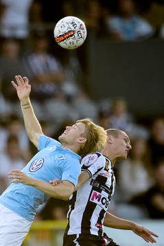 Malmö FFs Oscar Lewicki och Landskronas Viktor Svensson