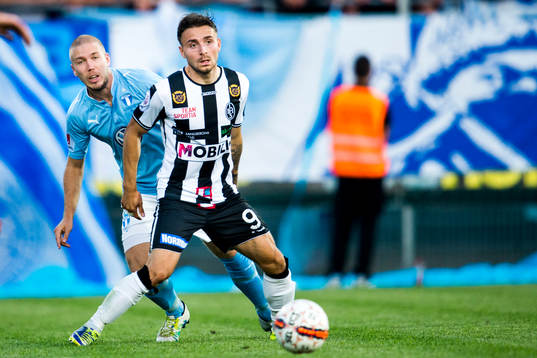 Malmö FFs Anton Tinnerholm och Landskronas Filip Pivkovski