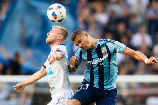Gefles Robin Nilsson i en nickduell med Djurgårdens