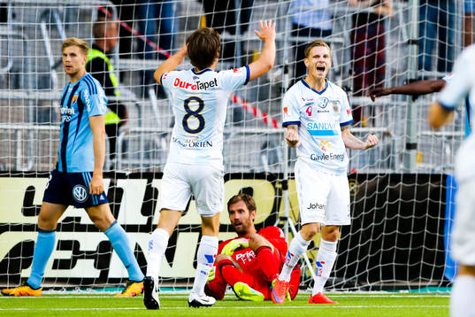 Gefles Johan Bertilsson och Simon Skrabb jublar