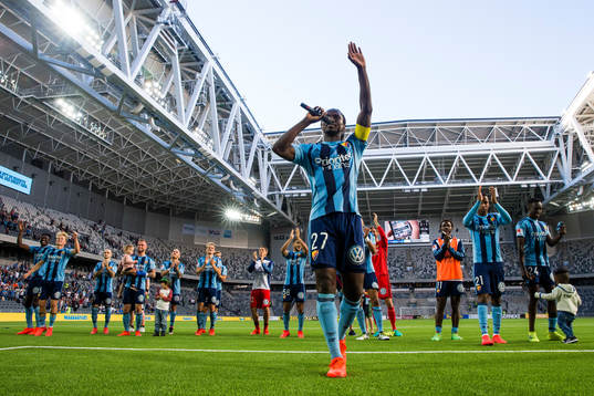 Djurgårdens Kebba Ceesay jublar med sina medspelare och