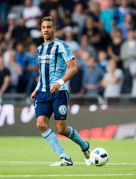Djurgårdens Mathias Ranegie med bollen