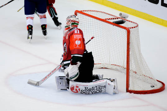 Frölundas målvakt Johan Gustafsson deppar