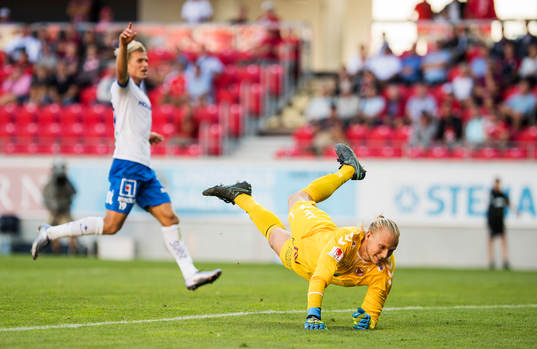 Norrköpings Sebastian Andersson jublar medan Kalmars
