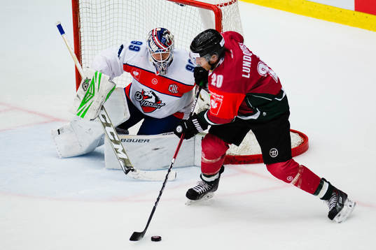 Frölundas Joel Lundqvist med målchans mot Pardubices
