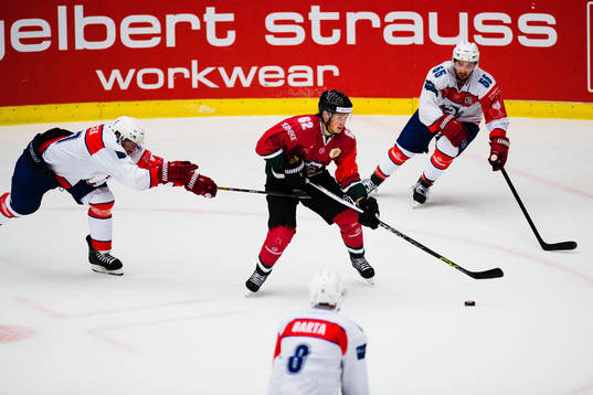 Pardubices Petr Hubacek, Michal Barta och Nicholas Schaus