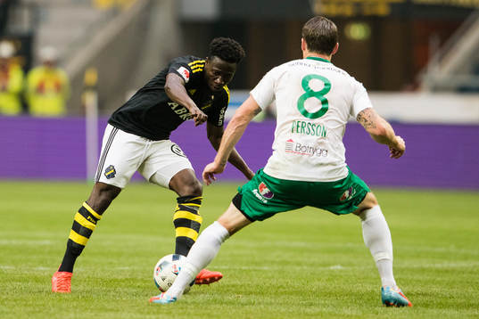 s Ebenezer Ofori och Hammarbys Johan Persson