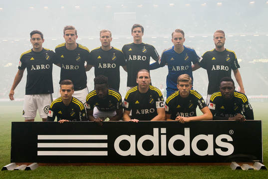 s startelva innan fotbollsmatchen i Allsvenskan mellan AIK