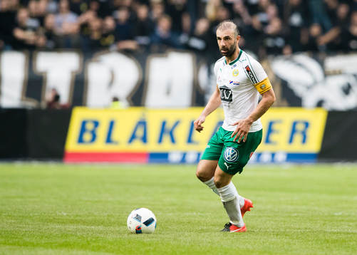 Hammarbys Kennedy Bakircioglu med bollen