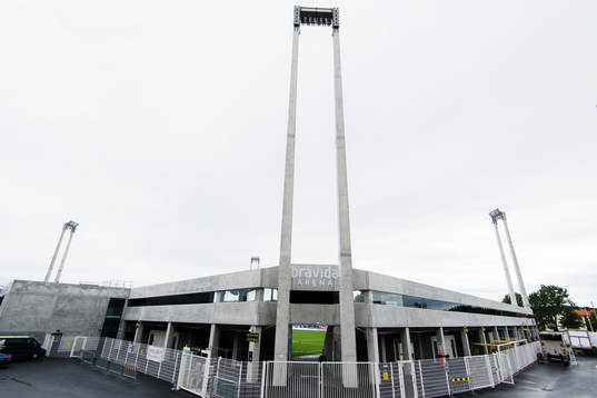 Exteriören på Bravida Arena innan fotbollsmatchen i