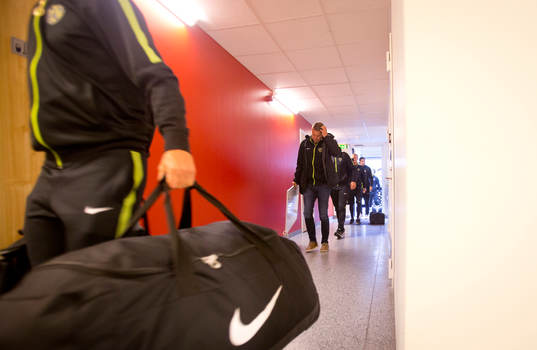 Falkenbergs tränare Hans Eklund anländer
