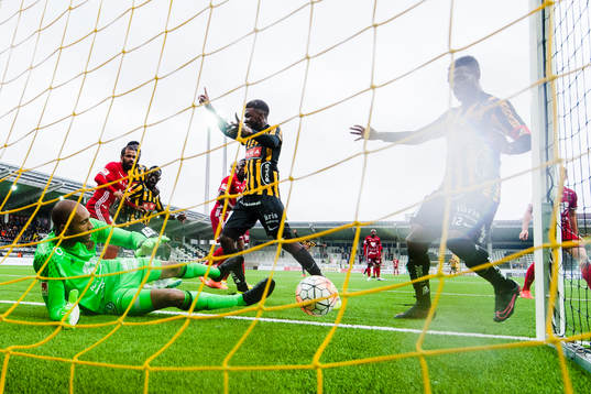 Häckens Tefu Junaid Mashamaite gör 3-1 bakom Östersunds
