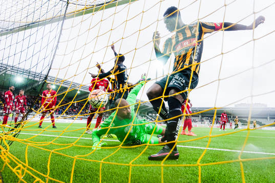 Häckens Tefu Junaid Mashamaite gör 3-1 bakom Östersunds