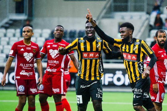 Häckens Tefu Junaid Mashamaite gör 3-1-målet och jublar