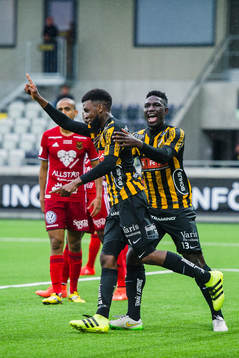 Häckens Tefu Junaid Mashamaite gör 3-1-målet och jublar