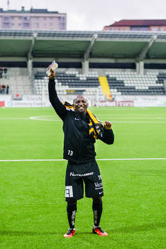 Häckens John Owoeri jublar