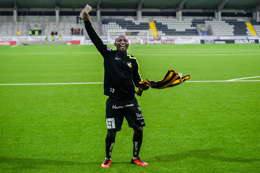 Häckens John Owoeri jublar