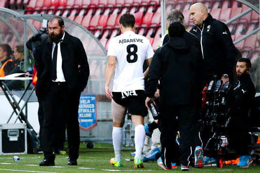 Örebros Astrit Ajdarevic tvingas lämna planen skadad
