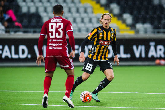 Östersunds Saman Ghoddos och Häckens Gustav Berggren