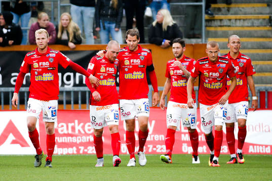 Falkenbergs spelare jublar
