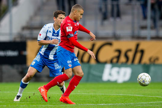 IFK Göteborgs Mads Albeck mot Helsingborgs Jordan Larsson