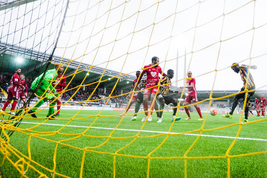 Häckens Tefu Junaid Mashamaite gör 3-1 bakom Östersunds