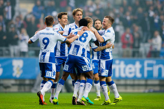 IFK Göteborgs Elias Mar Omarsson jublar och omfamnas