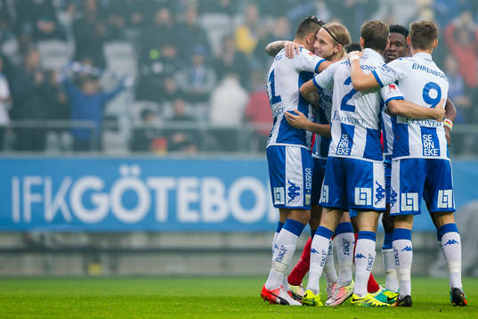 IFK Göteborgs Elias Mar Omarsson jublar och omfamnas