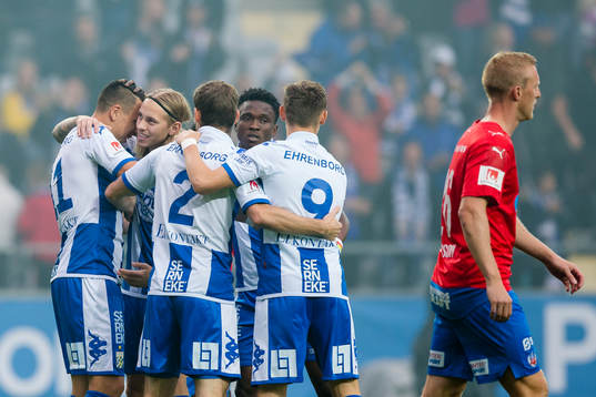 IFK Göteborgs Elias Mar Omarsson jublar och omfamnas