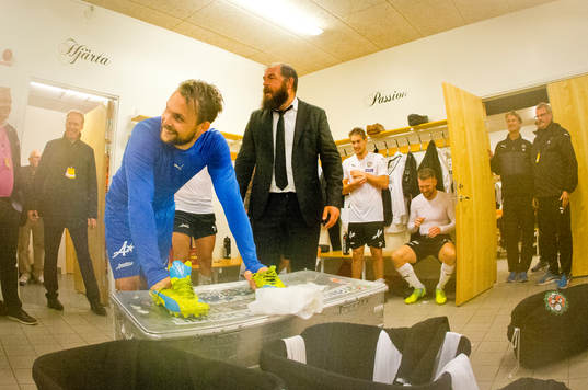 Jubel och firande i Örebros omklädningsrum