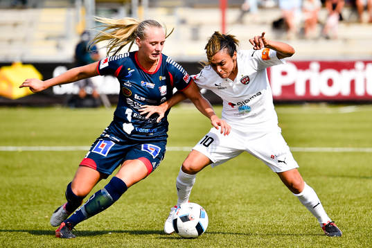 Linköpings Stina Blackstenius och Rosengårds Marta Viera